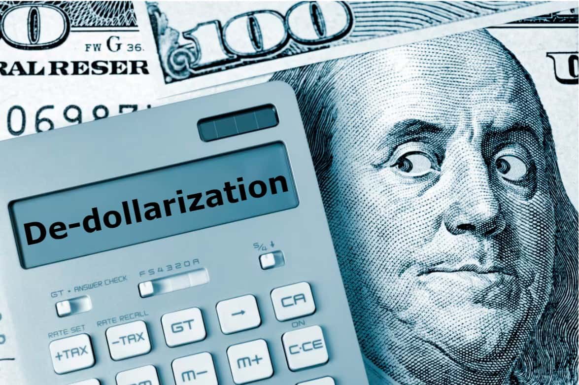 De-Dollarization: Exploring the Consequences of a USD Crashes